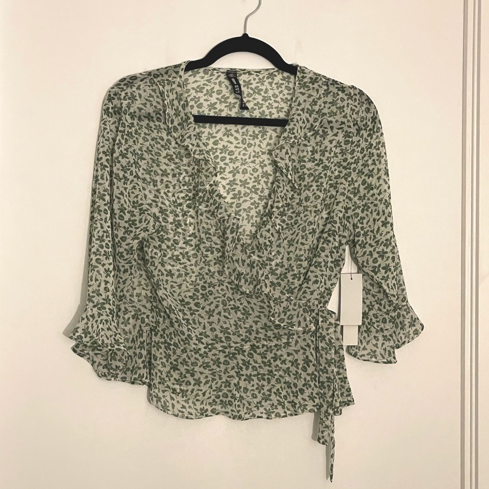 Lord & Taylor Design Lab - Floral Wrap Front Shirt, Size Large.